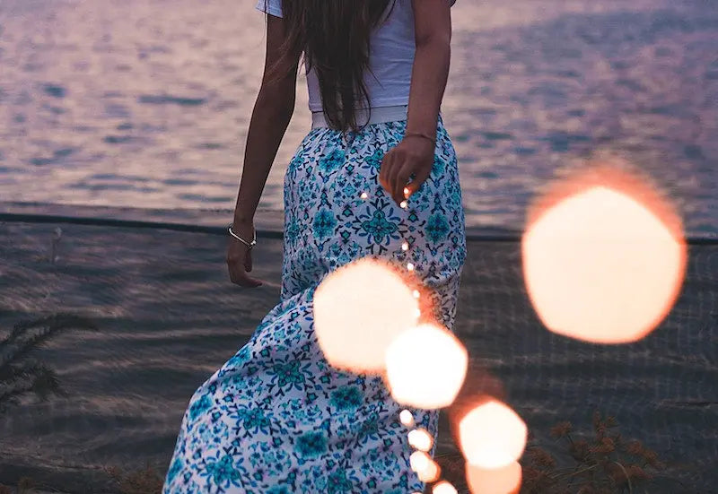 How to use outdoor lights to create a magical summer mood