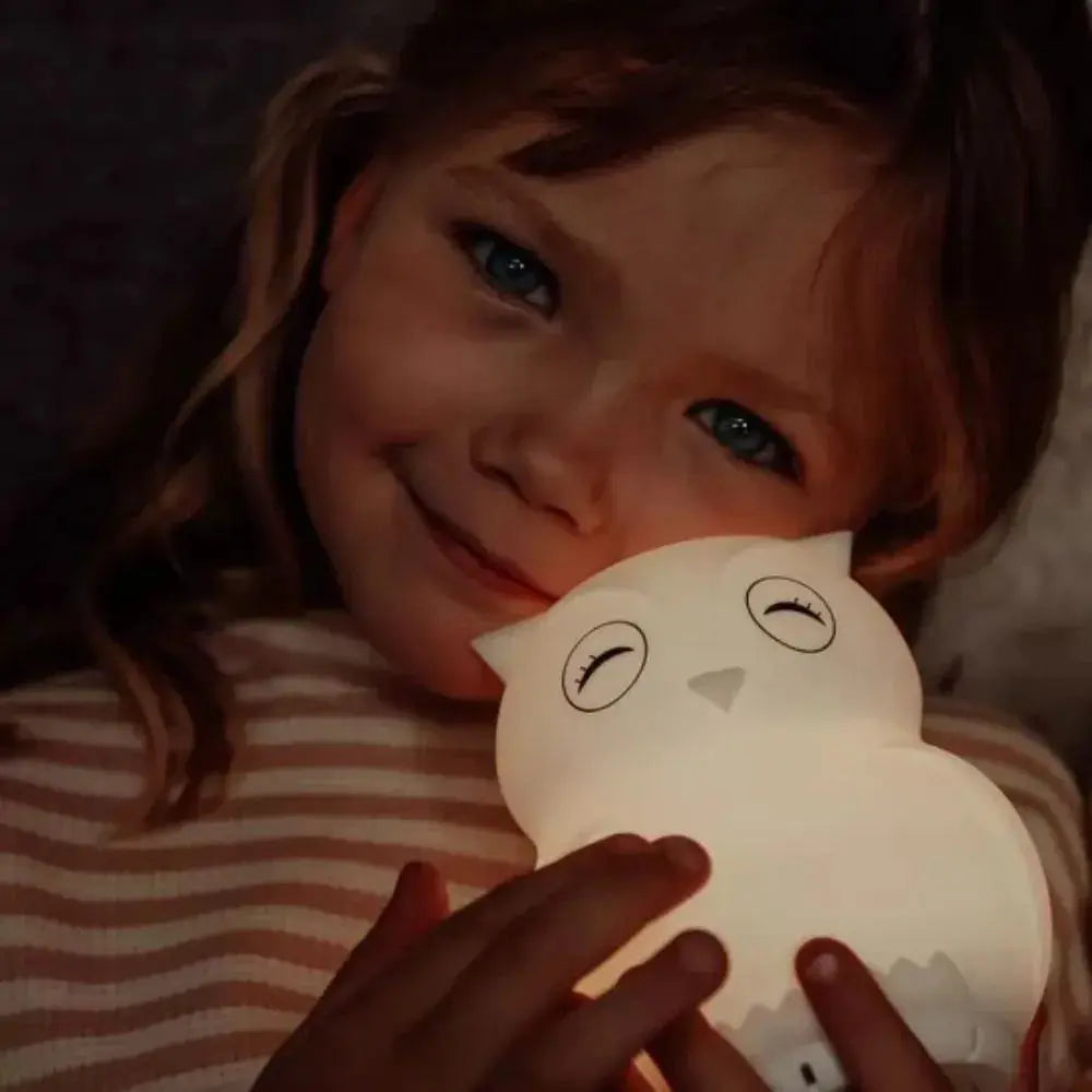 girl with her squishy light