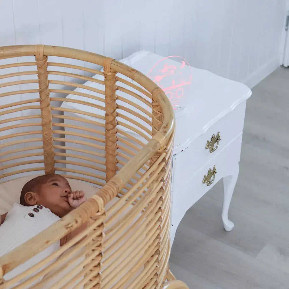 red light for babies, baby nursery and cot