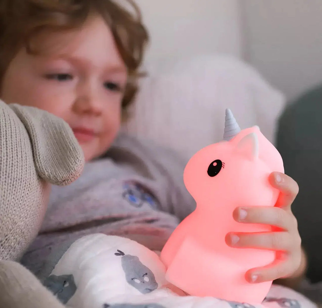 The "Blue Light Detox": Why Your Nursery Setup Might Be Sabotaging 7 PM